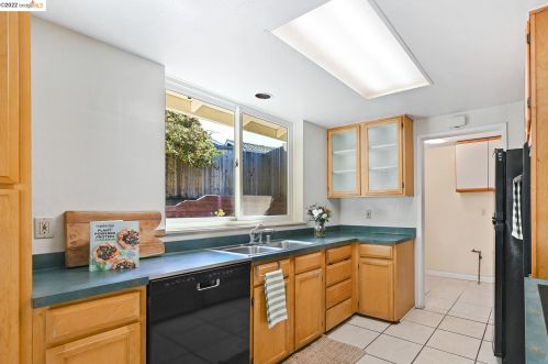 2915 Hermosa St, Pinole CA  94564-1511 exterior