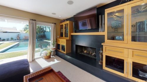 1727 Tradewinds Ln, Newport Beach CA  92660-4313 exterior