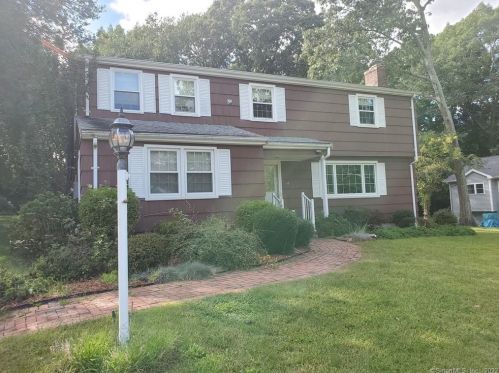 116 Pollys Ln, Uncasville, CT 06382-1441