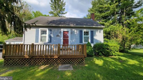 18 Airport Rd, Lees Cross Roads, PA 17257-9402