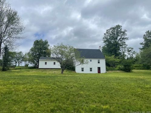 581 Maple St, Litchfield CT  06759-2105 exterior