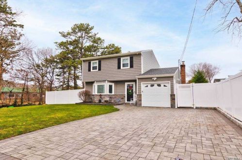 1 Madison Ave, South Setauket, NY 11720-3209