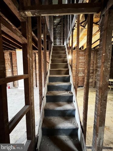 42 Oak St, Norristown PA  19401-4044 exterior