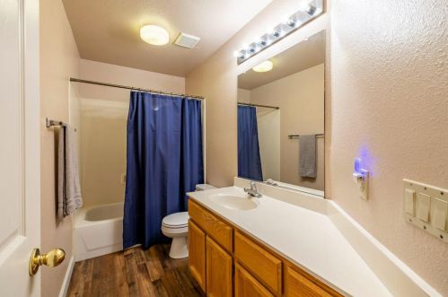 8686 White Peacock Way, Elk Grove CA  95624-3701 exterior