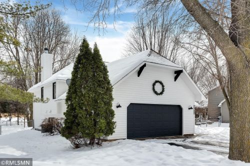 2960 Everest Ln, Minneapolis MN 55447-1238 exterior