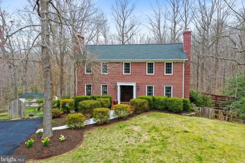 5550 Wide Oak Ct, Woodbridge VA  22192-6036 exterior