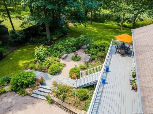 9 Sandalwood Ln, Lyme, CT 06371-2046