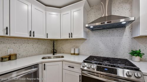 95 Roosevelt Cir, Tinton Falls NJ  07701-5824 exterior