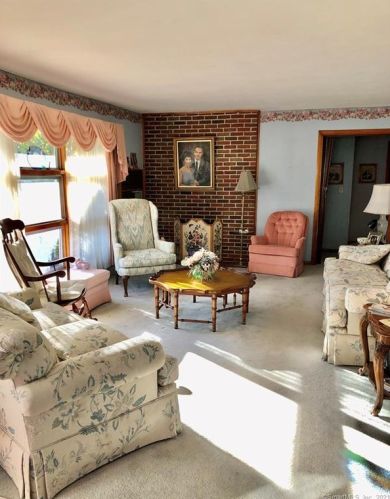 27 Quarry Rd, Waterford, CT 06385-3710