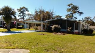 1047 Capella Dr, Tavares, FL 32778-2508