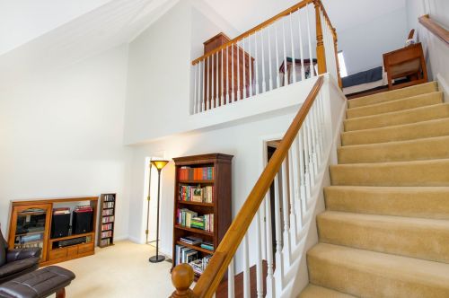 77 Dorchester Way, Nashua NH 03064-8121 exterior