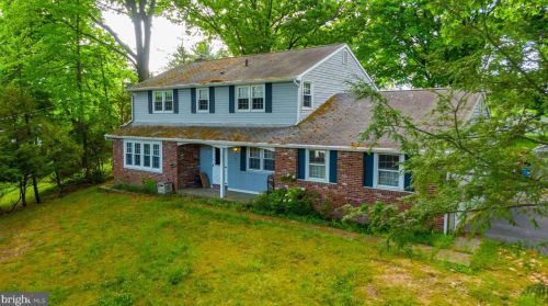 584 New Rd, Southampton, PA 18966-3744