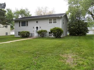 1209 Bowler St, Hiawatha IA  52233-1923 exterior