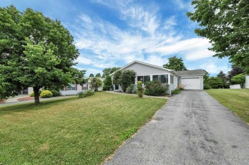 28 Gables Blvd, Poughkeepsie, NY 12603-6610