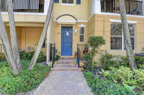 2855 Oasis Dr, Boynton Beach, FL 33426-8660
