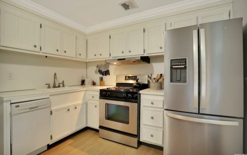 61 Bayonne Ave, Central Islip NY  11722-3429 exterior