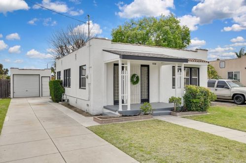 9536 Walnut St, Bellflower, CA 90706-5720