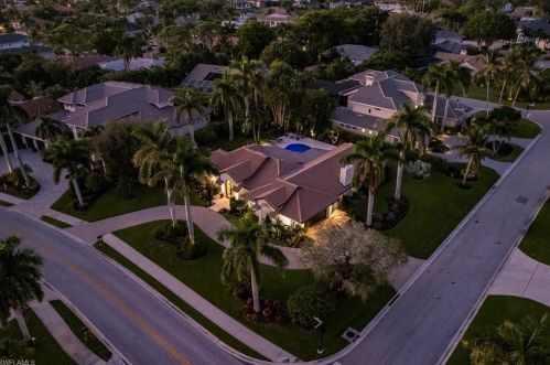 579 Neapolitan Way, Naples FL  34103-8567 exterior