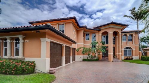 15963 79th Pl, Hialeah FL  33016-6647 exterior