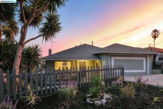7019 Outlook Ave, Oakland, CA 94605-2521