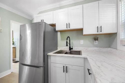 38 Violet St, Windsor CT 06095-4308 exterior