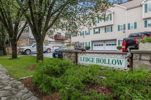 680 Hope St, Stamford, CT 06907-2624