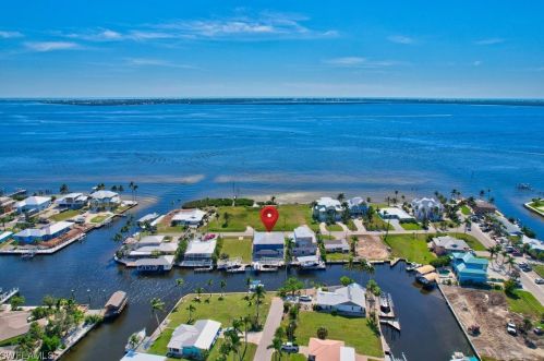 3420 1 Ave, Saint James City FL  33956-2001 exterior