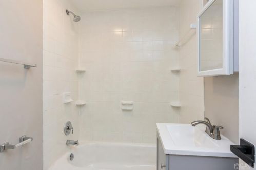 8 Frederick St, East Brunswick NJ  08816-3826 exterior