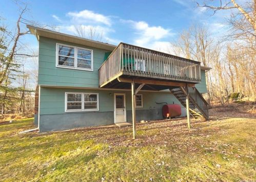 4 Mountainside Rd, Warwick NY  10990-2237 exterior