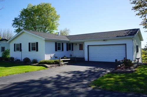 106 Halls Hill St, Ellsworth, WI 54011-9162
