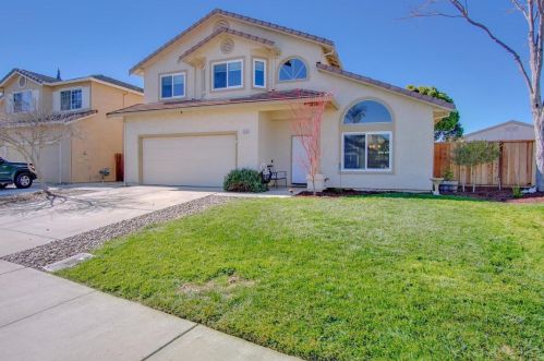 1534 Mimosa St, Hollister, CA 95023-8053