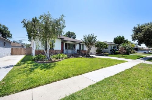 6128 Village Rd, Lakewood CA  90713-3131 exterior