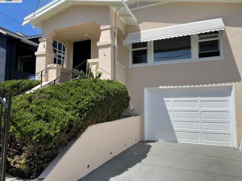 3270 Hyde St, Oakland, CA 94601-2611