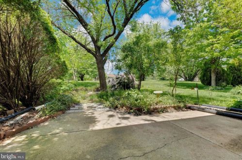 3102 Sapphire Ct, Wilmington DE  19810-2241 exterior