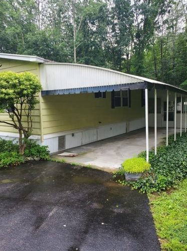 11 1st St, Brookfield, MA 01506-1880