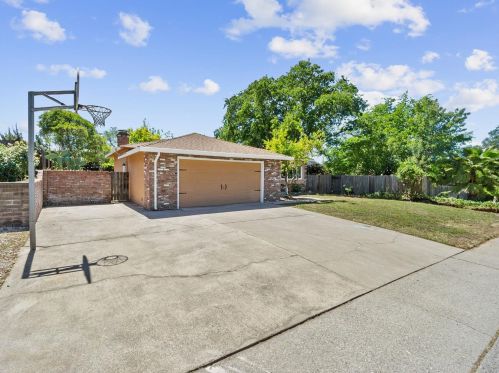 7208 Saffron Way, Citrus Heights, CA 95621-7359