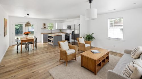 706 York St, Mount Pleasant SC  29464-2615 exterior