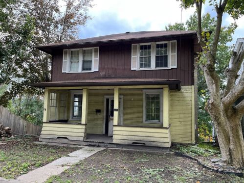 820 Cowan Ave, Jeannette, PA 15644-1621