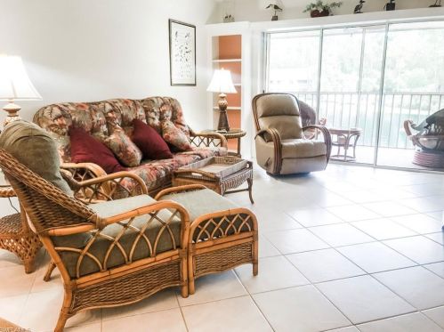 5746 Woodmere Lake Cir, Naples, FL 34112-2744