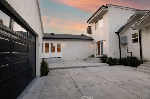 11512 La Maida St, North Hollywood CA  91601-4323 exterior