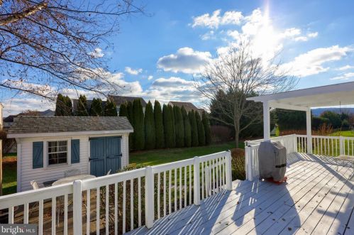 275 Silver Maple Ct, Mount Wolf, PA 17347-8906