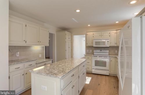 850 Zermatt Dr, Hummelstown PA  17036-9706 exterior