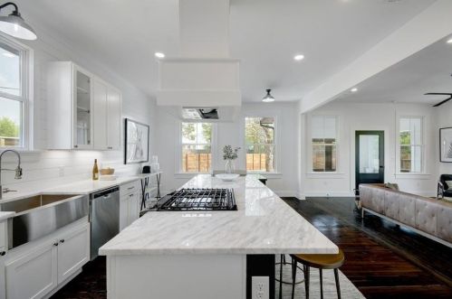 4703 Delores Ave, Austin TX 78721-2001 exterior