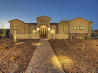 8250 Kramer Cir, Mesa, AZ 85207-2172