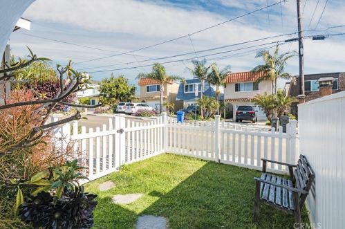 1703 Speyer Ln, Redondo Beach CA  90278-4729 exterior