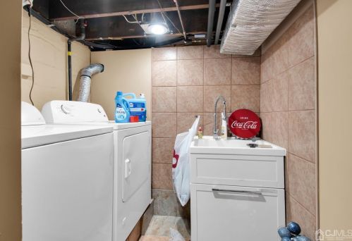 54 Martin Ter, Woodbridge NJ  07095-3413 exterior