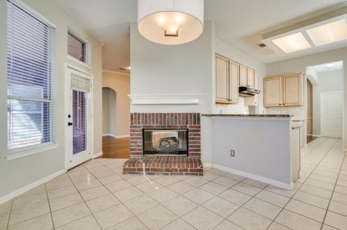 713 Sierra Ln, Lewisville TX  75028-7186 exterior