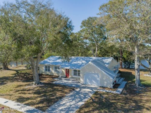 906 Canal Cir, Sebastian, FL 32958-5306