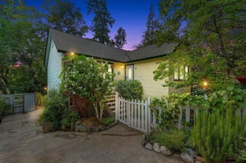 140 Stacey Ln, Grass Valley, CA 95945-7519