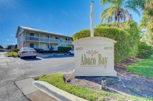 4615 Bayshore Dr, Naples FL  34112-4355 exterior